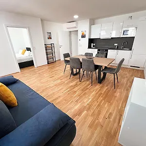 Apartmán Modern, New, Next To Metro - Gg13